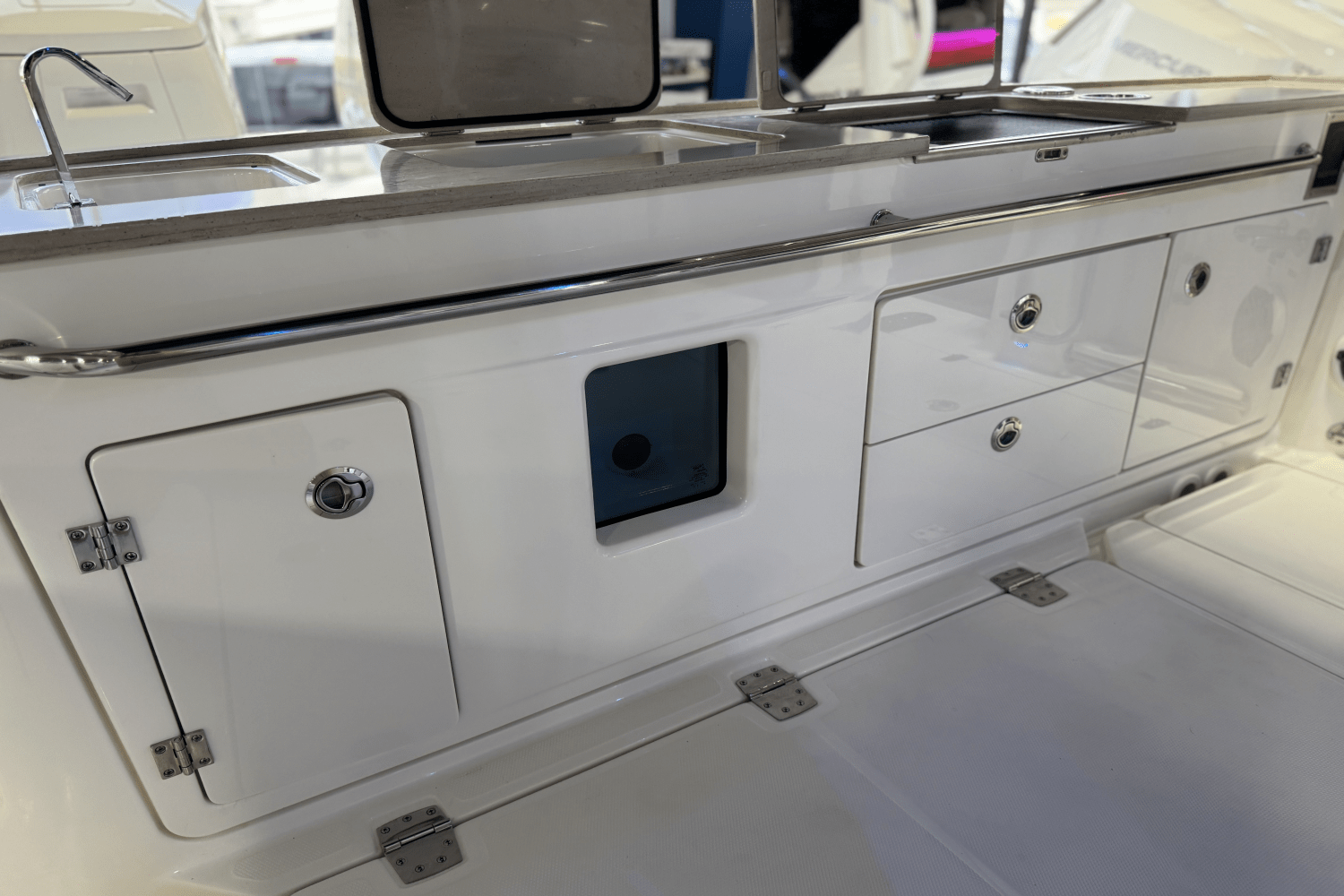 2025 Boston Whaler 360 Outrage Image Thumbnail #17
