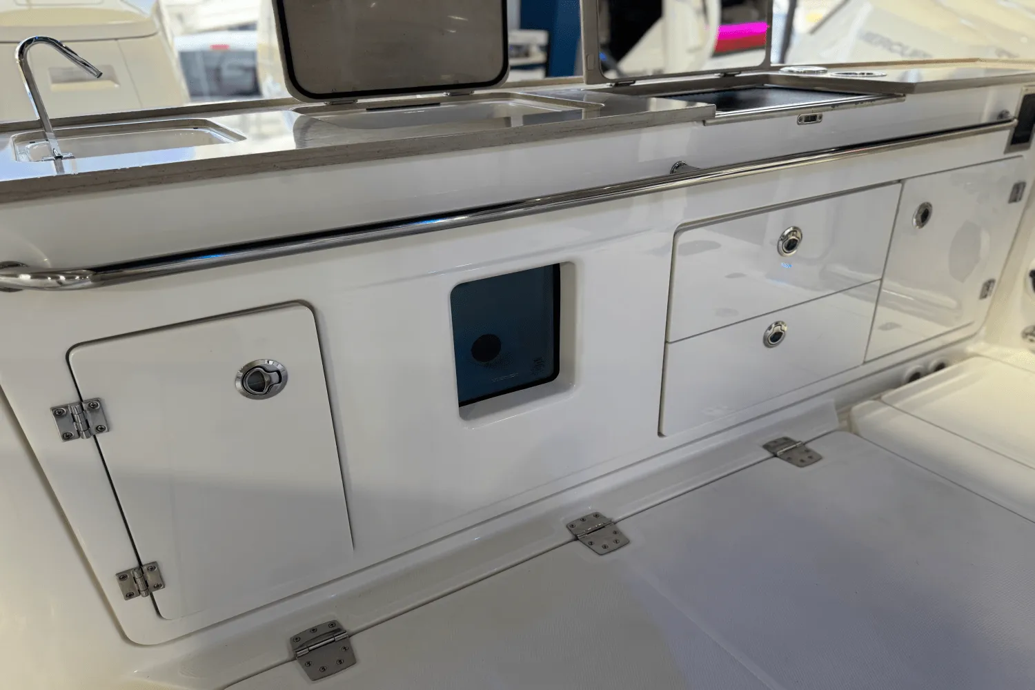 2025 Boston Whaler 360 Outrage Image Thumbnail #17
