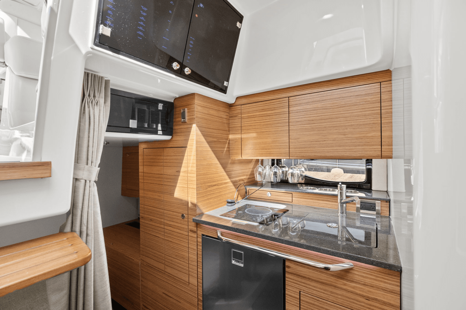 2025 Boston Whaler 405 Conquest Image Thumbnail #32