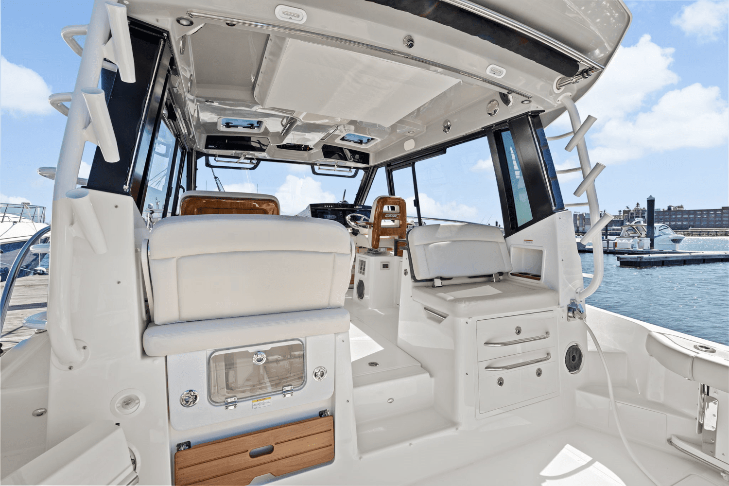 2025 Boston Whaler 405 Conquest Image Thumbnail #9