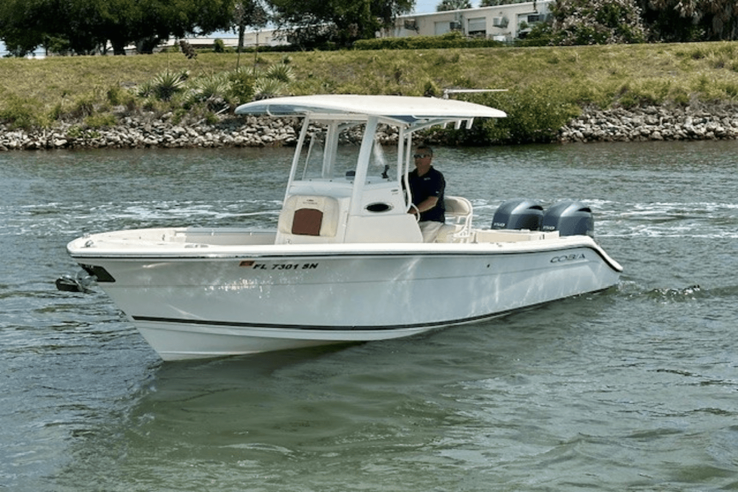 2020 Cobia 240 CENTER CONSOLE Image Thumbnail #3