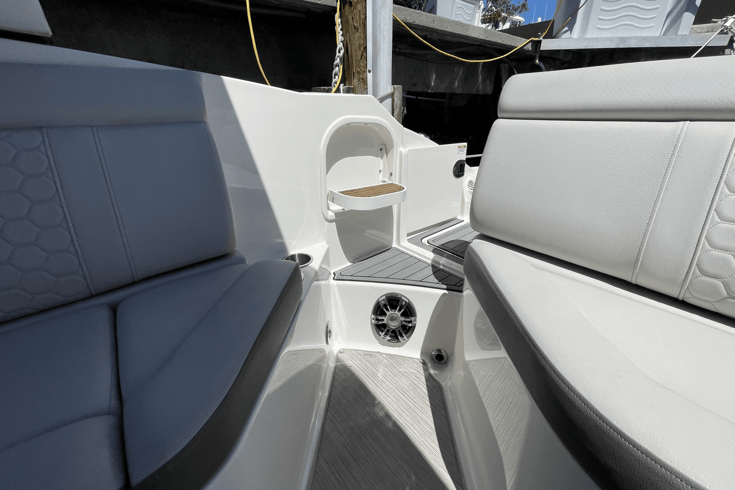 2020 Sea Ray 270 SDX OUTBOARD Image Thumbnail #28