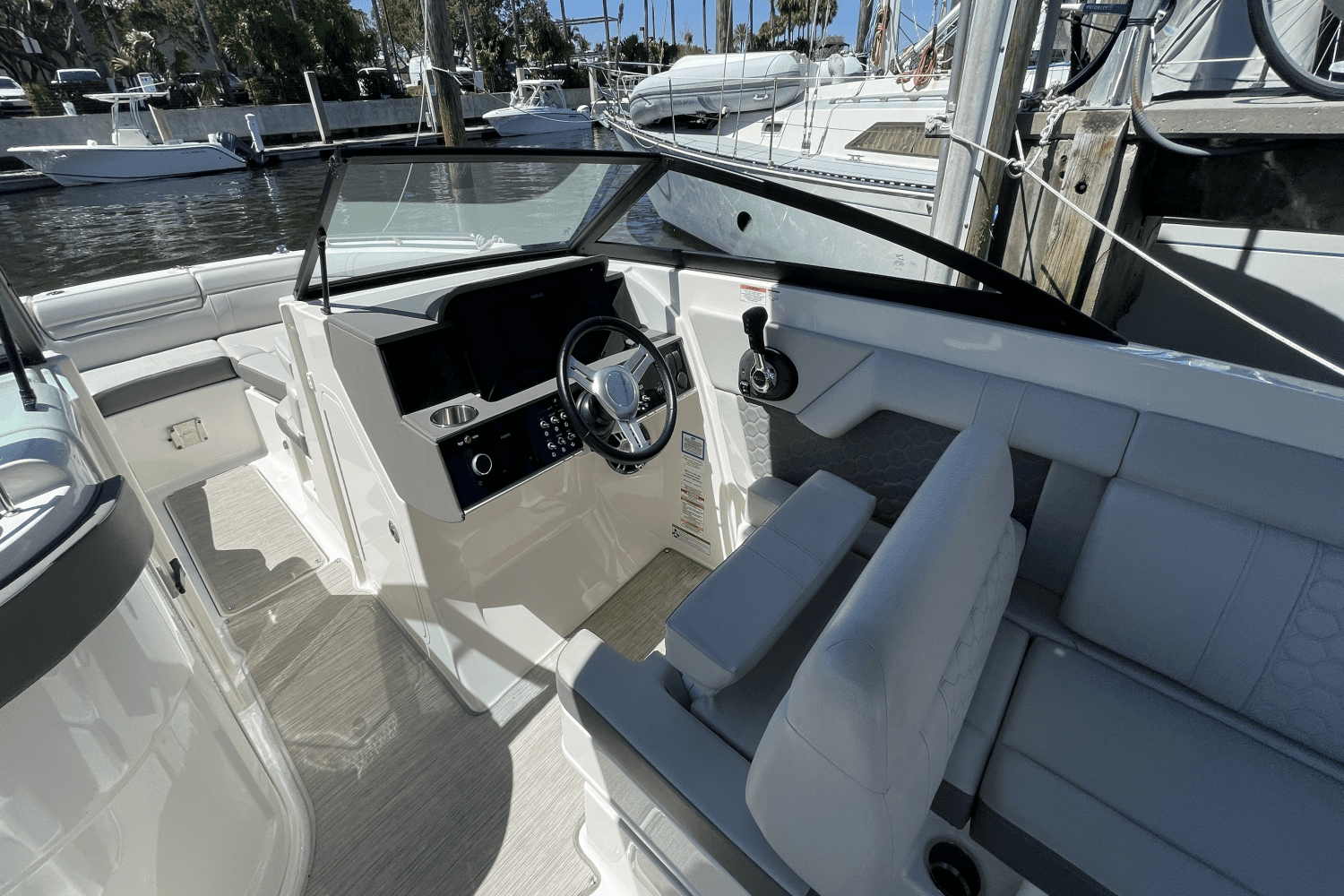 2020 Sea Ray 270 SDX OUTBOARD Image Thumbnail #43