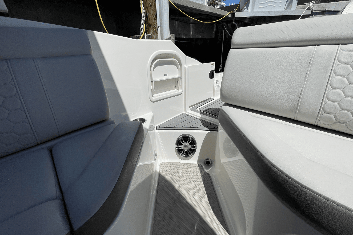 2020 Sea Ray 270 SDX OUTBOARD Image Thumbnail #27