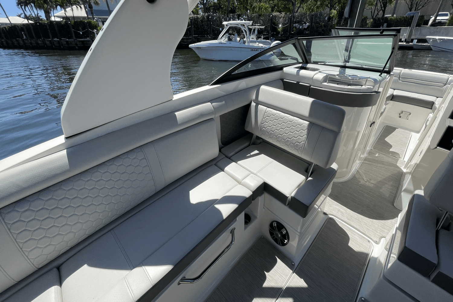 2020 Sea Ray 270 SDX OUTBOARD Image Thumbnail #21