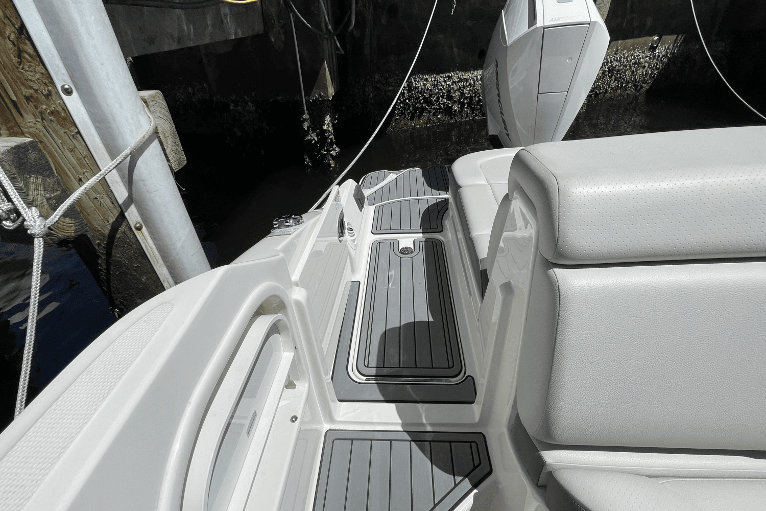 2020 Sea Ray 270 SDX OUTBOARD Image Thumbnail #29