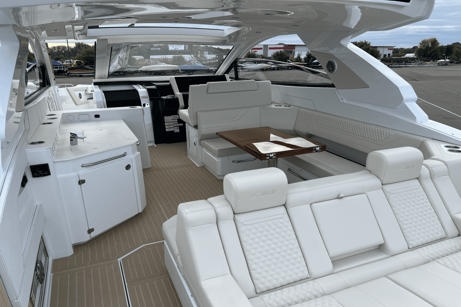 2025 Cruisers Yachts 42 GLS Image Thumbnail #28