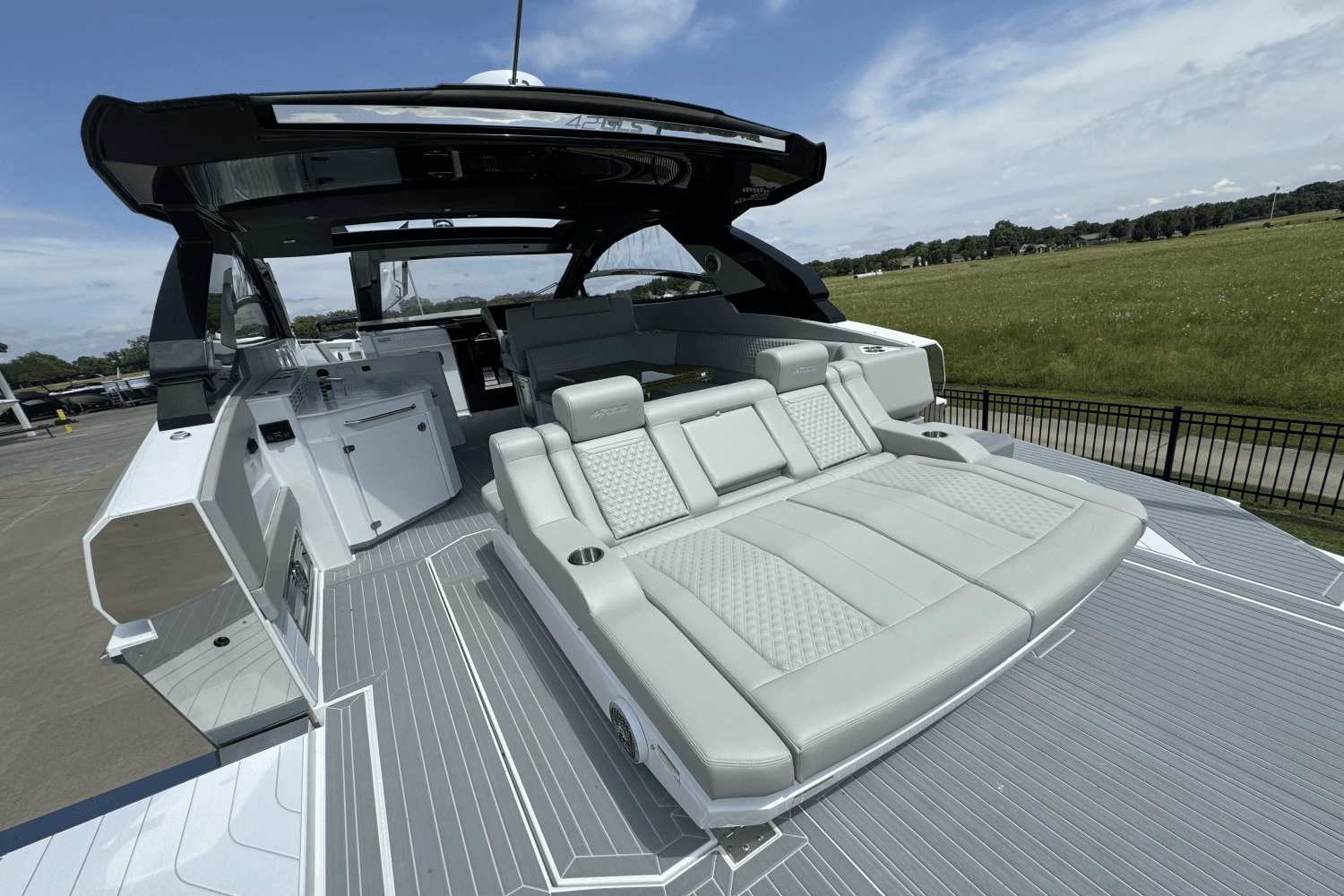 2024 Cruisers Yachts 42 GLS Image Thumbnail #8