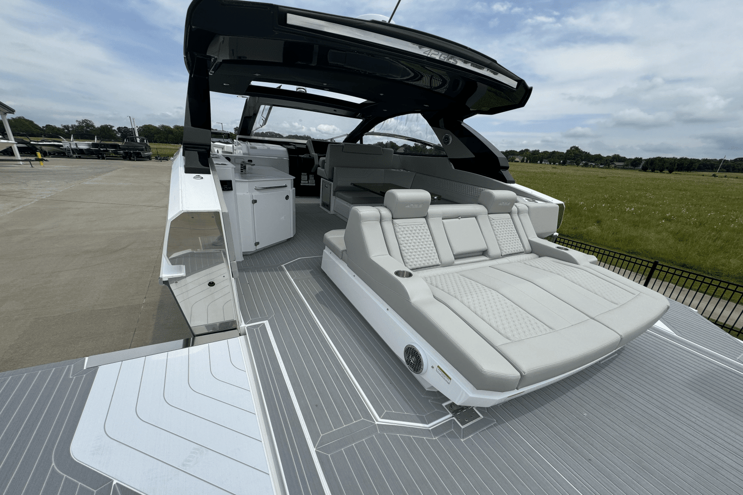 2024 Cruisers Yachts 42 GLS Image Thumbnail #2