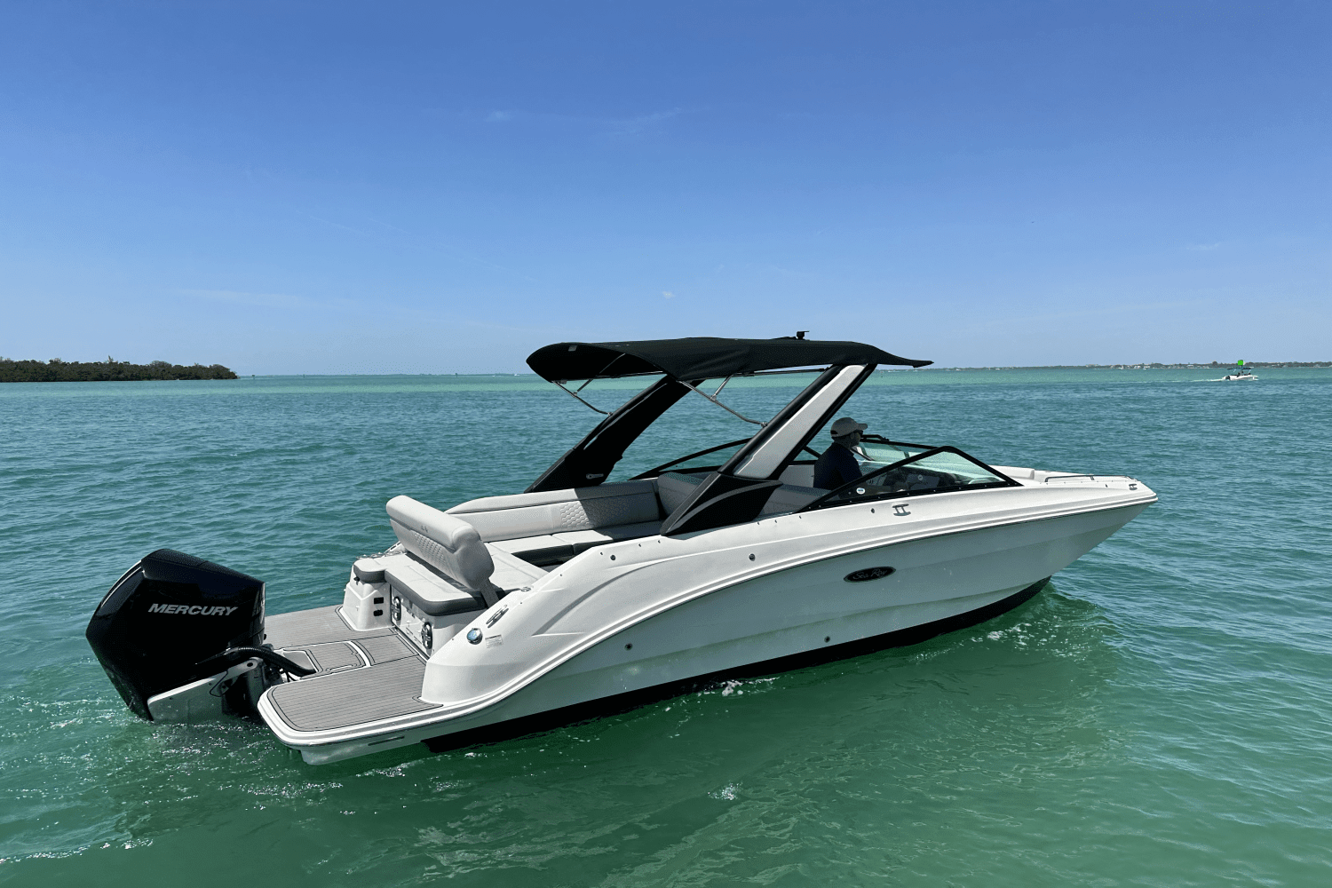 Thumbnail 3 for 2024 Sea Ray 250 SDX OUTBOARD