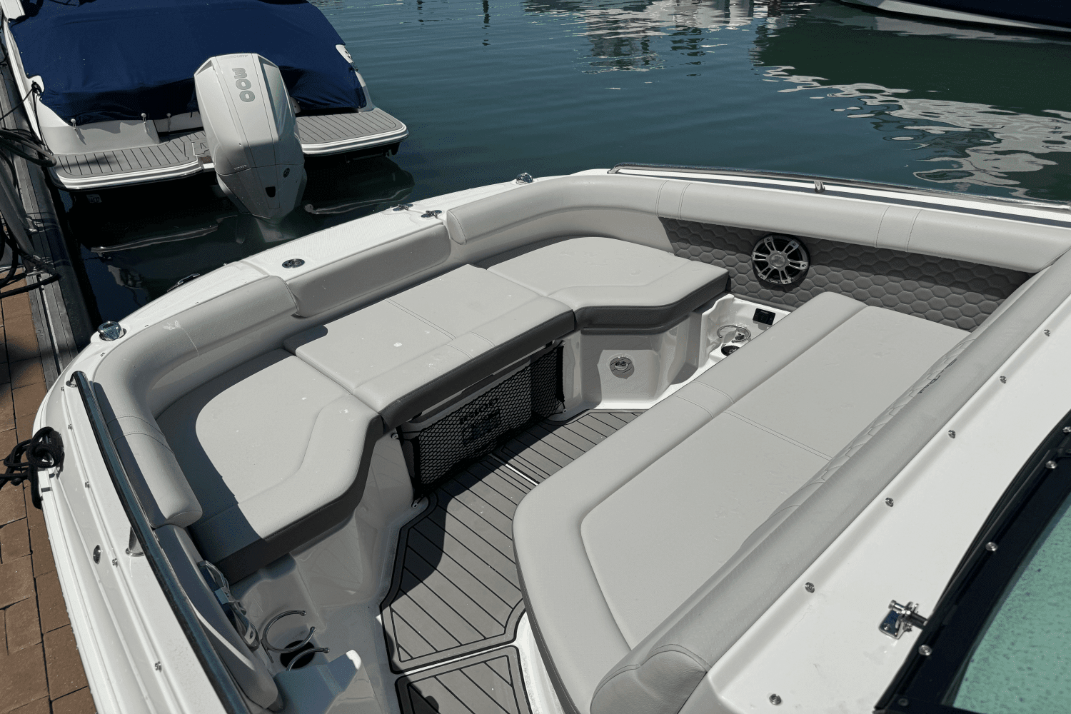 2024 Sea Ray 250 SDX OUTBOARD Image Thumbnail #5