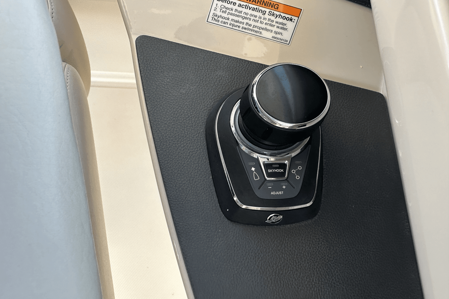 2019 Boston Whaler 320 VANTAGE Image Thumbnail #30