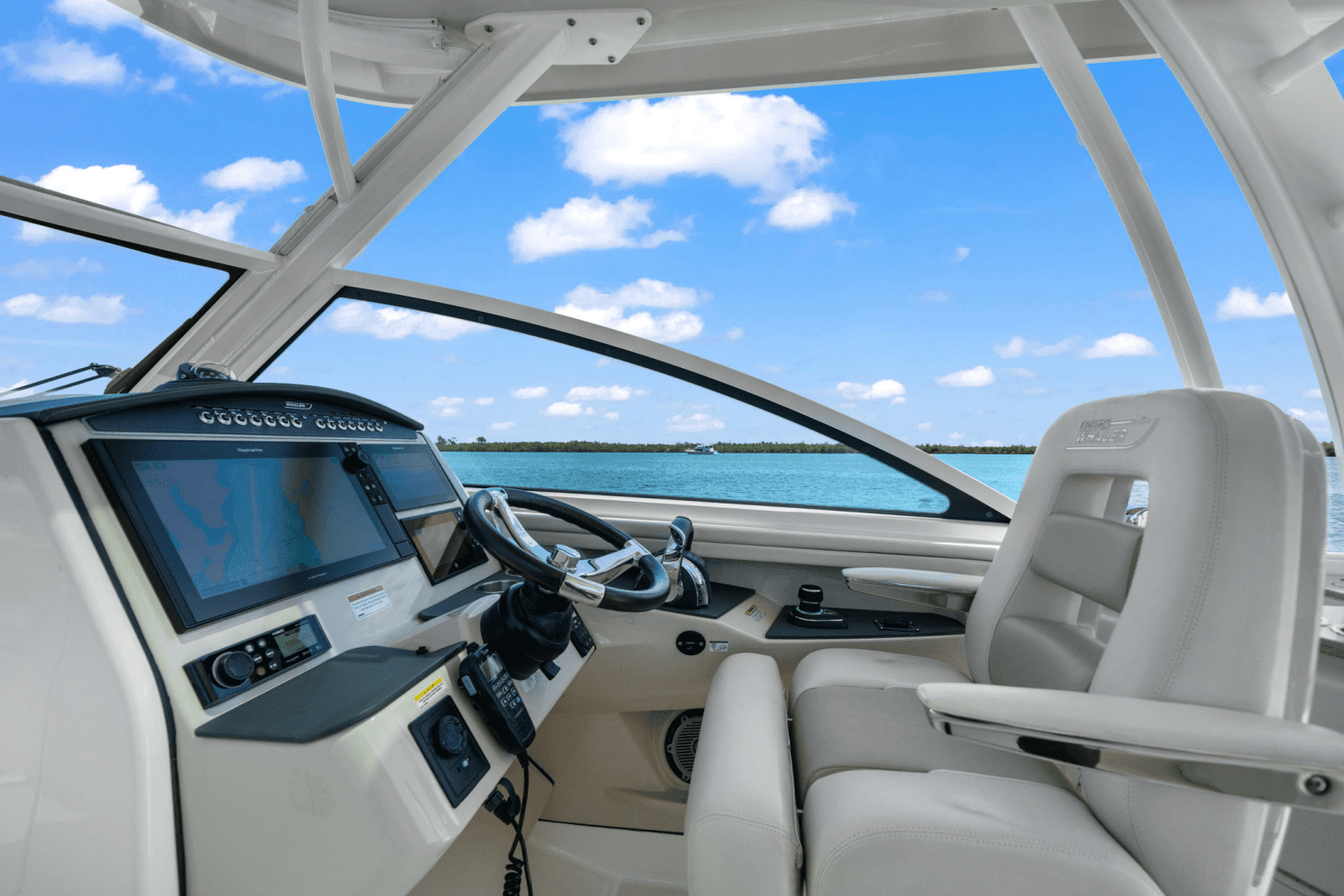 2019 Boston Whaler 320 VANTAGE Image Thumbnail #24