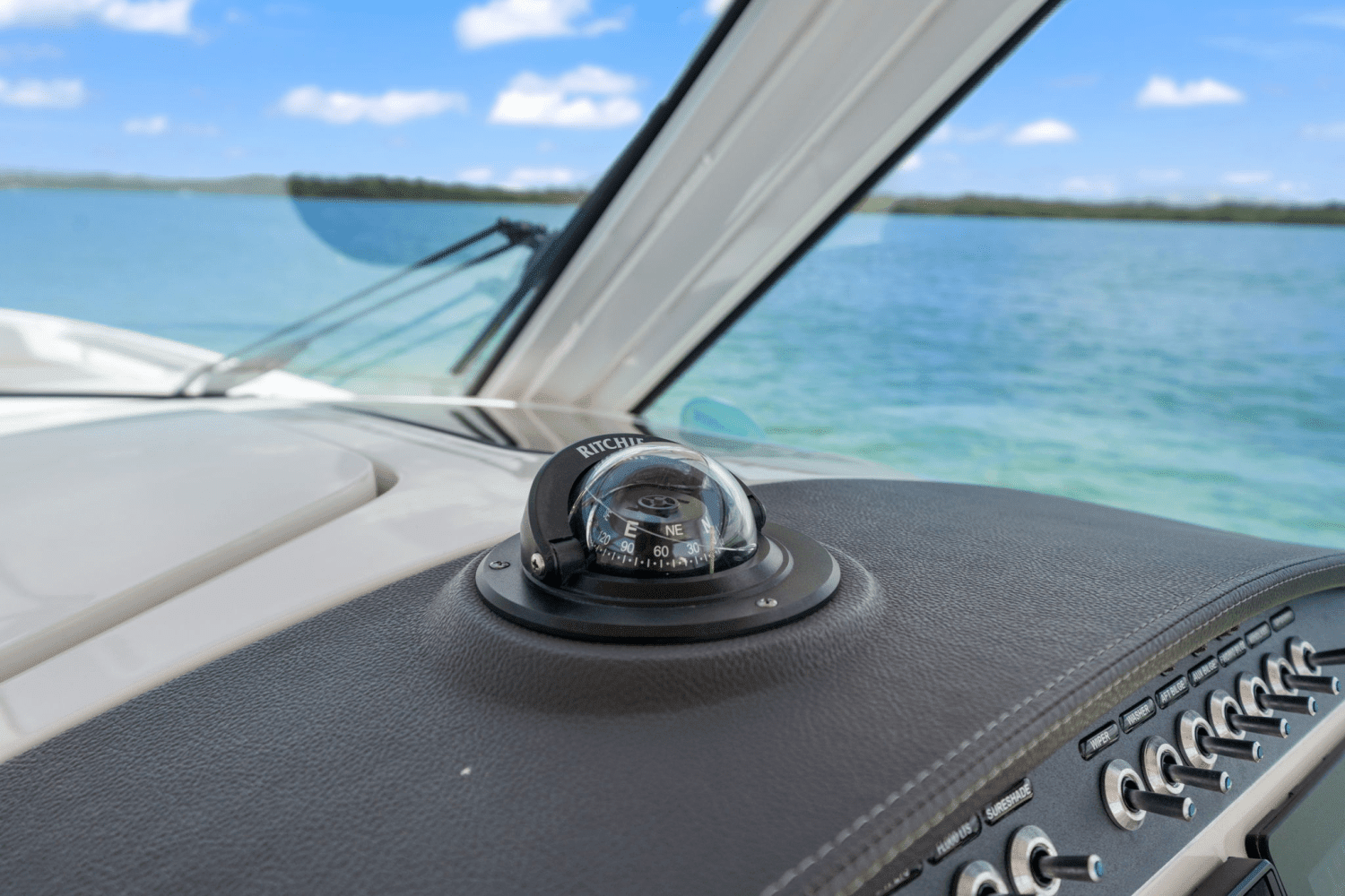 2019 Boston Whaler 320 VANTAGE Image Thumbnail #26