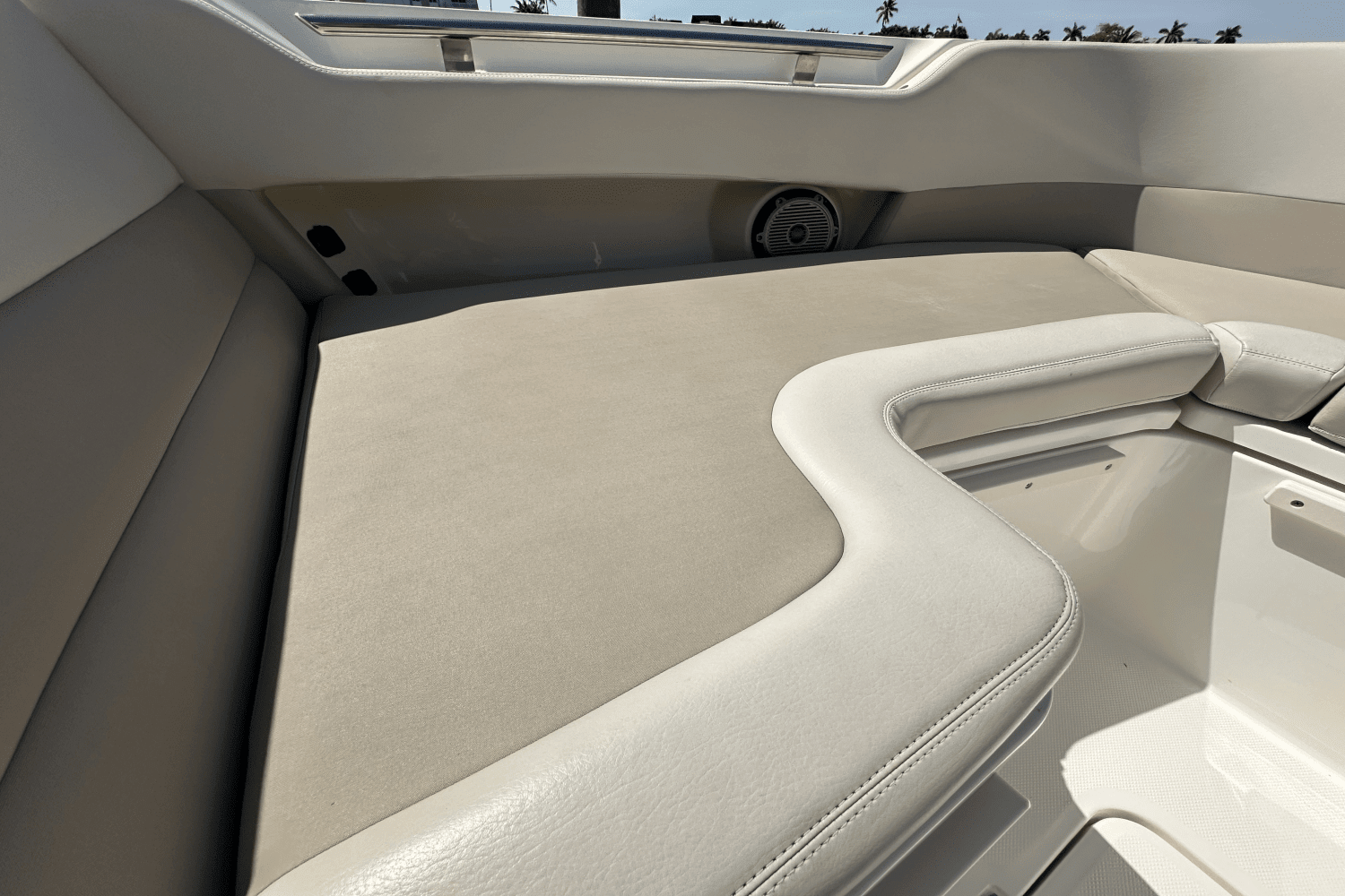 2019 Boston Whaler 320 VANTAGE Image Thumbnail #14