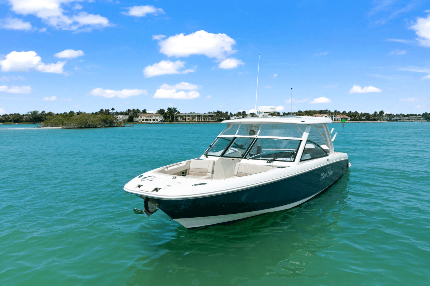 2019 Boston Whaler 320 VANTAGE Image Thumbnail #5