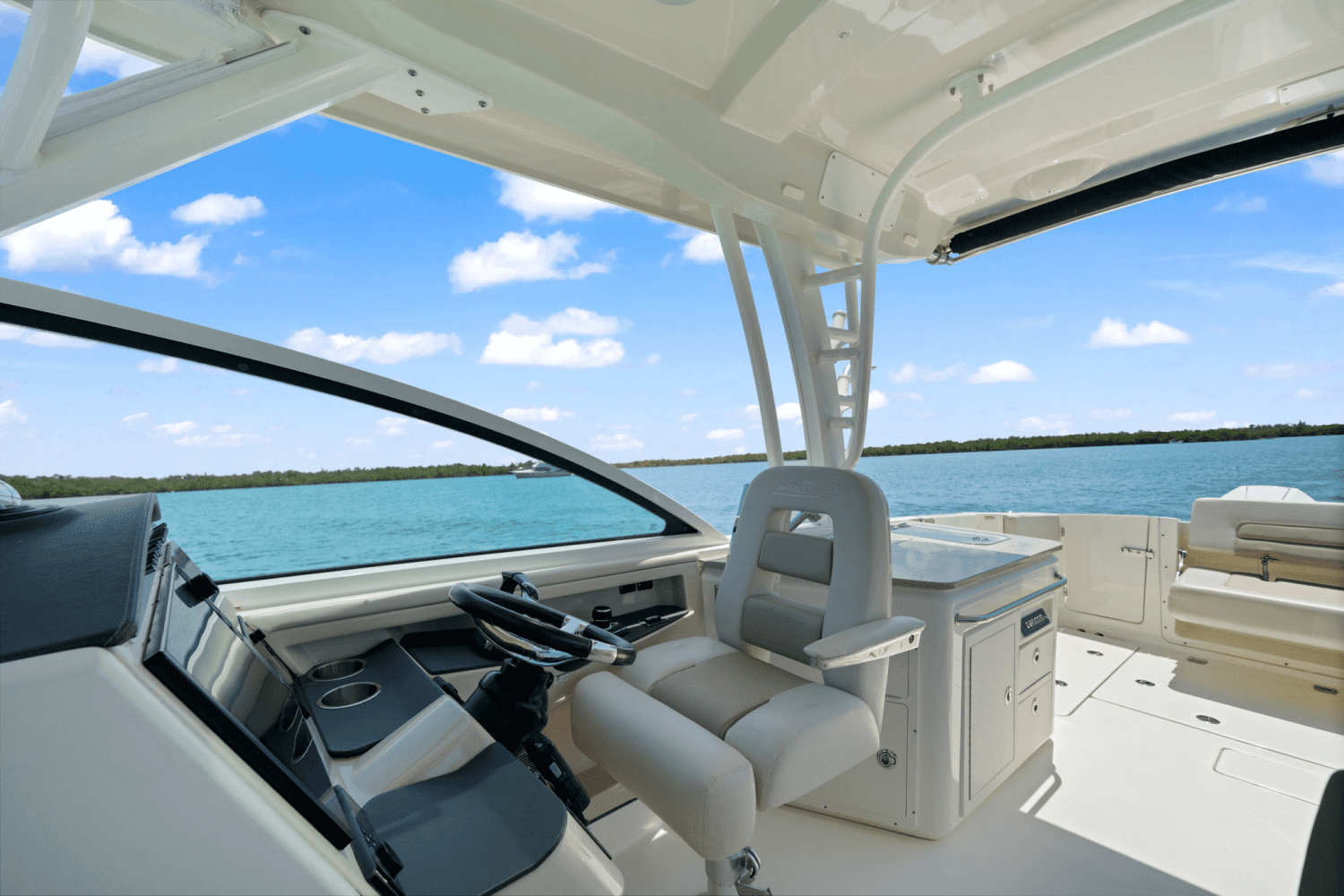 2019 Boston Whaler 320 VANTAGE Image Thumbnail #21