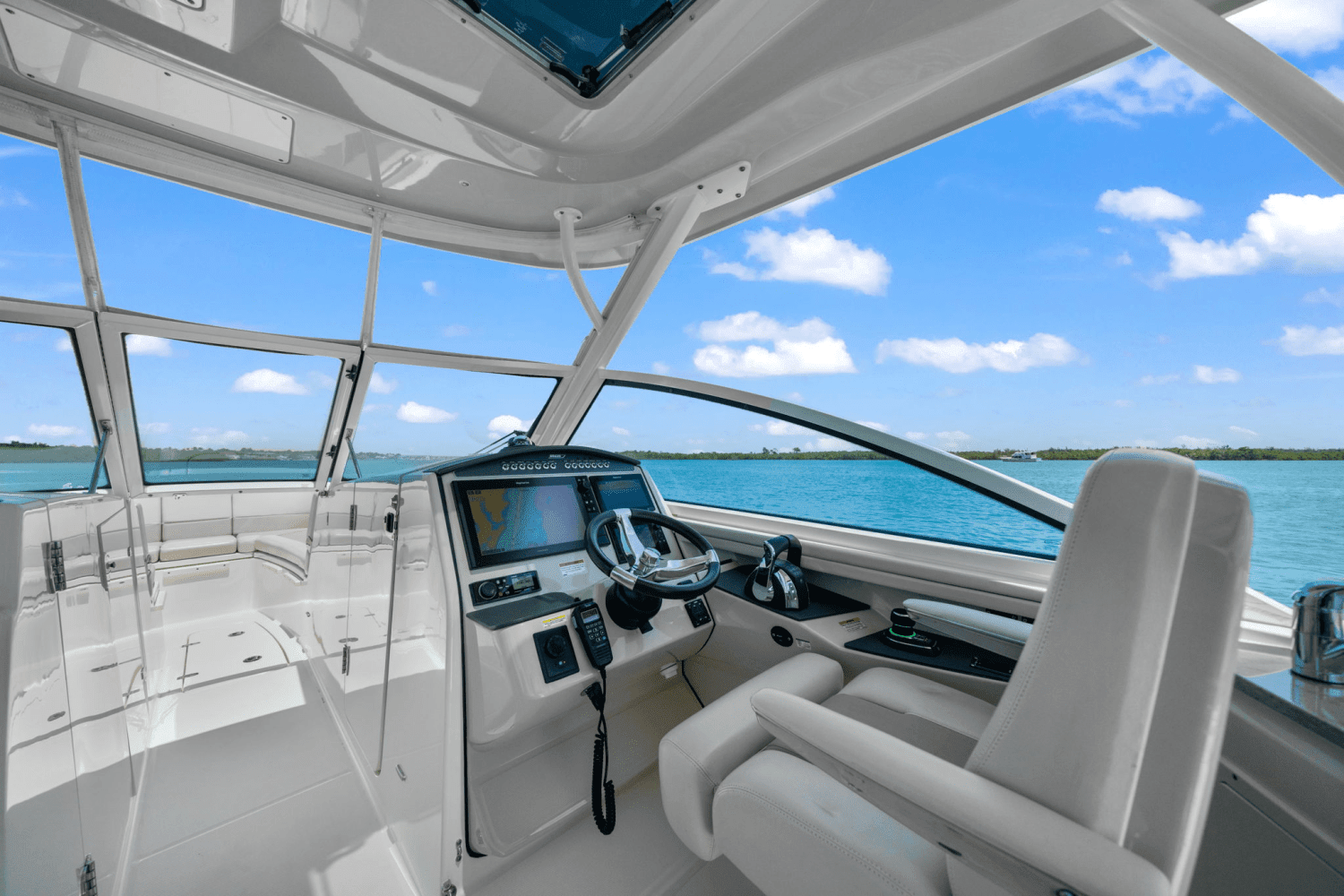 2019 Boston Whaler 320 VANTAGE Image Thumbnail #20