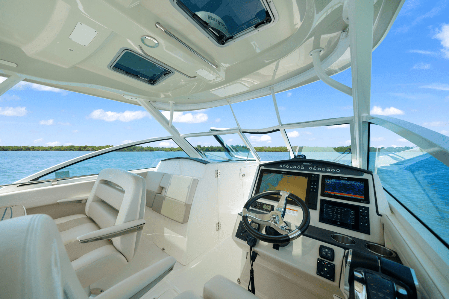 2019 Boston Whaler 320 VANTAGE Image Thumbnail #23