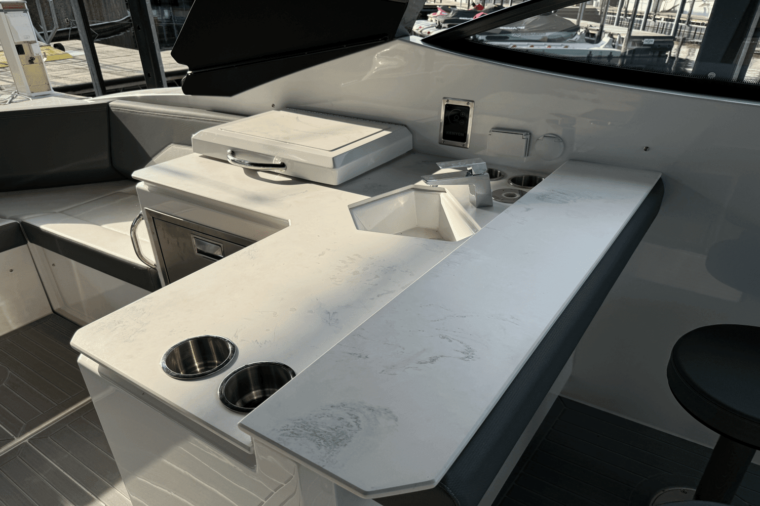 2024 Cruisers Yachts 38 GLS Image Thumbnail #24