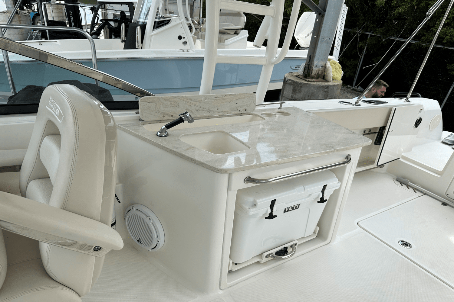 2016 Boston Whaler 270 VANTAGE Image Thumbnail #8