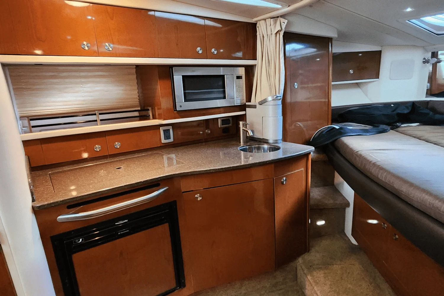 2014 Sea Ray 330 SUNDANCER Image Thumbnail #41