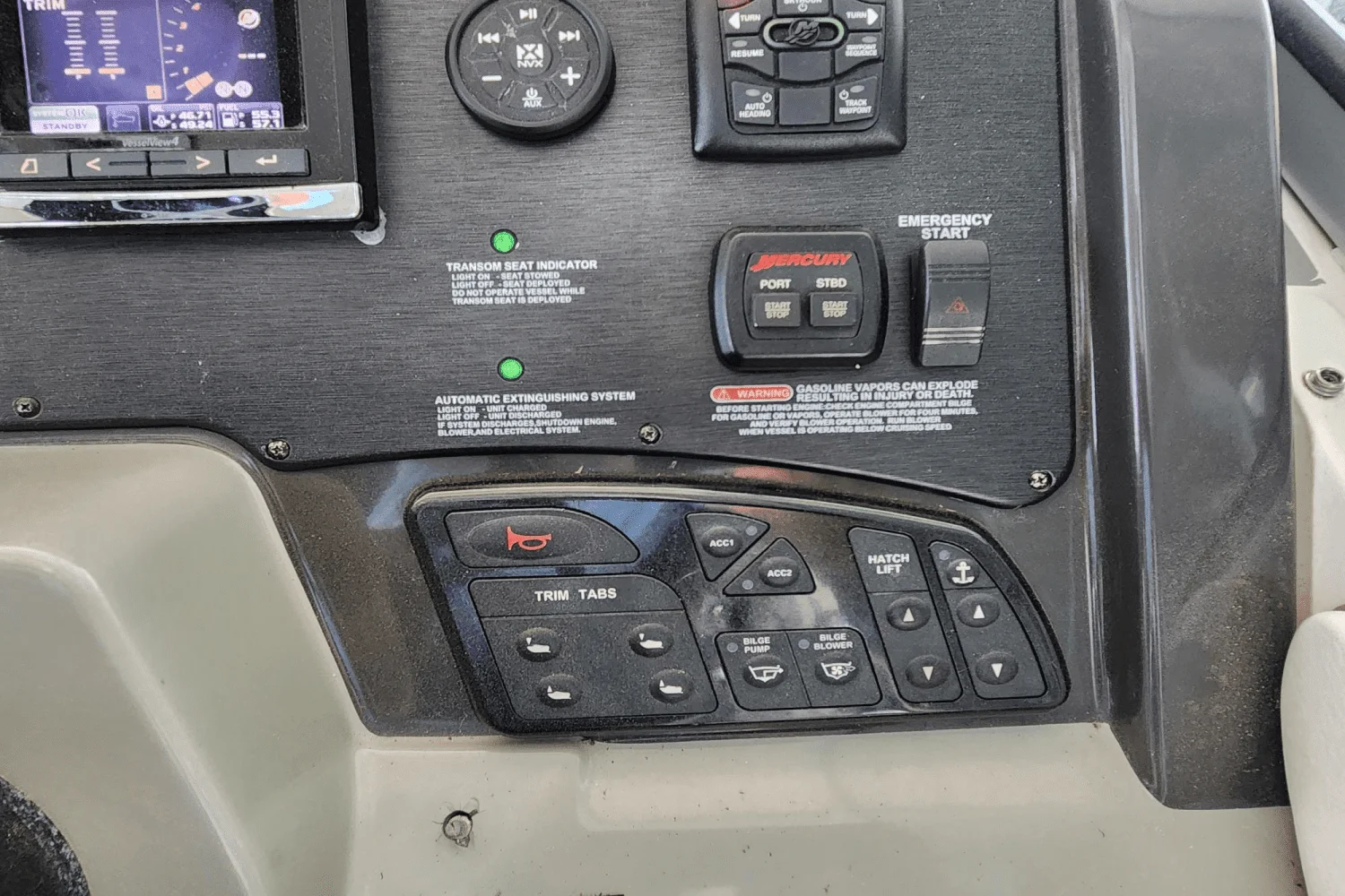 2014 Sea Ray 330 SUNDANCER Image Thumbnail #39