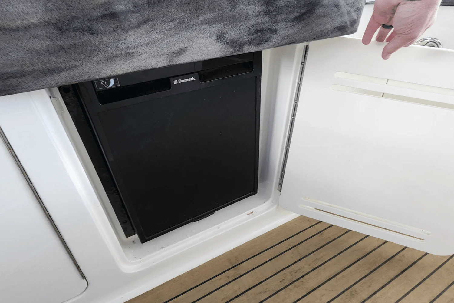 2014 Sea Ray 330 SUNDANCER Image Thumbnail #32