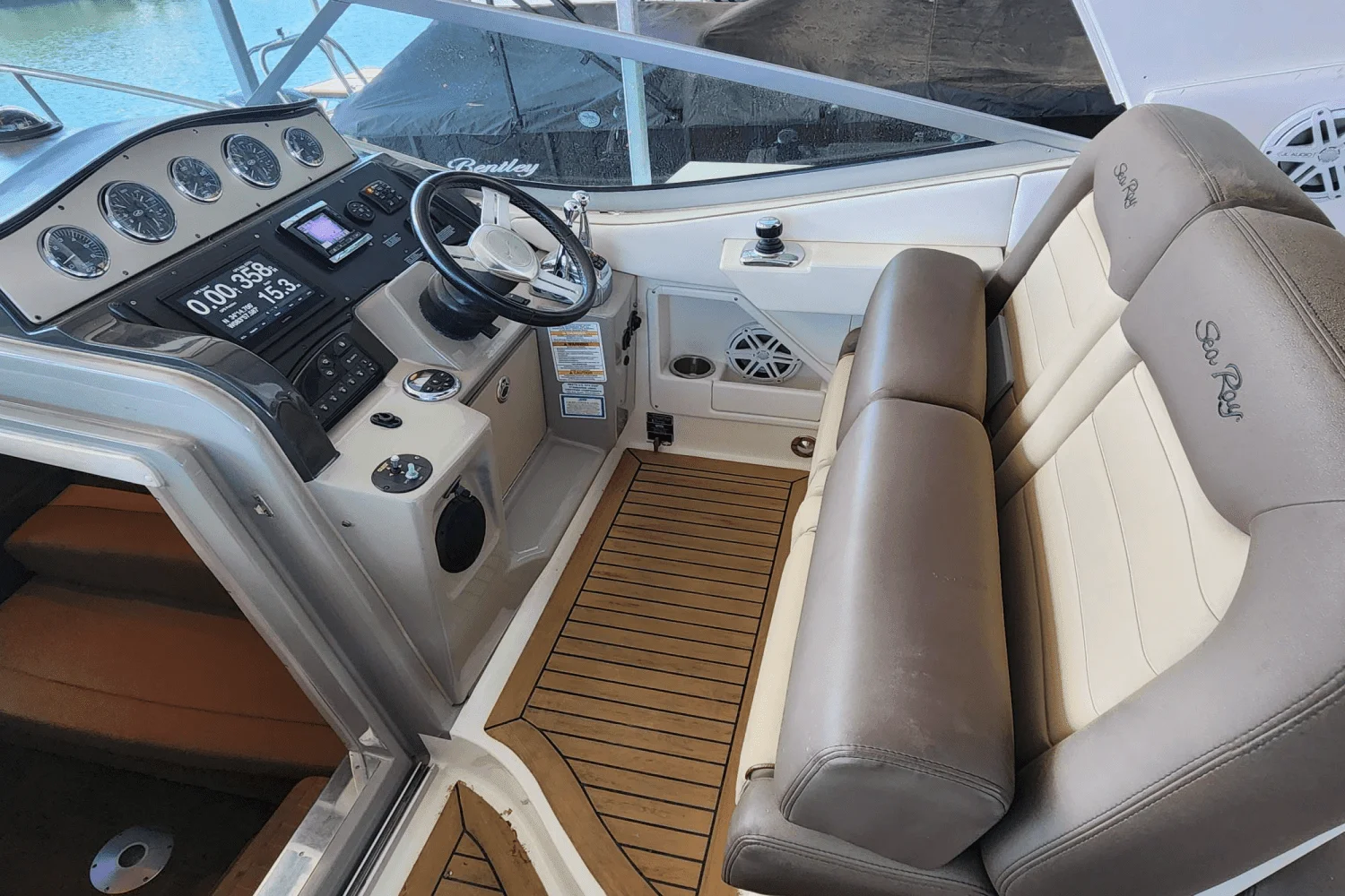 2014 Sea Ray 330 SUNDANCER Image Thumbnail #34