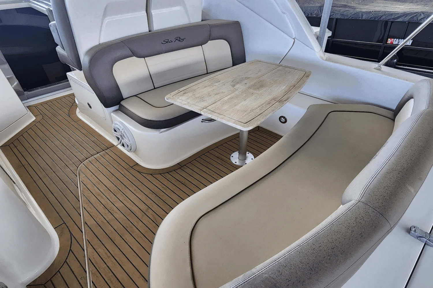 2014 Sea Ray 330 SUNDANCER Image Thumbnail #29