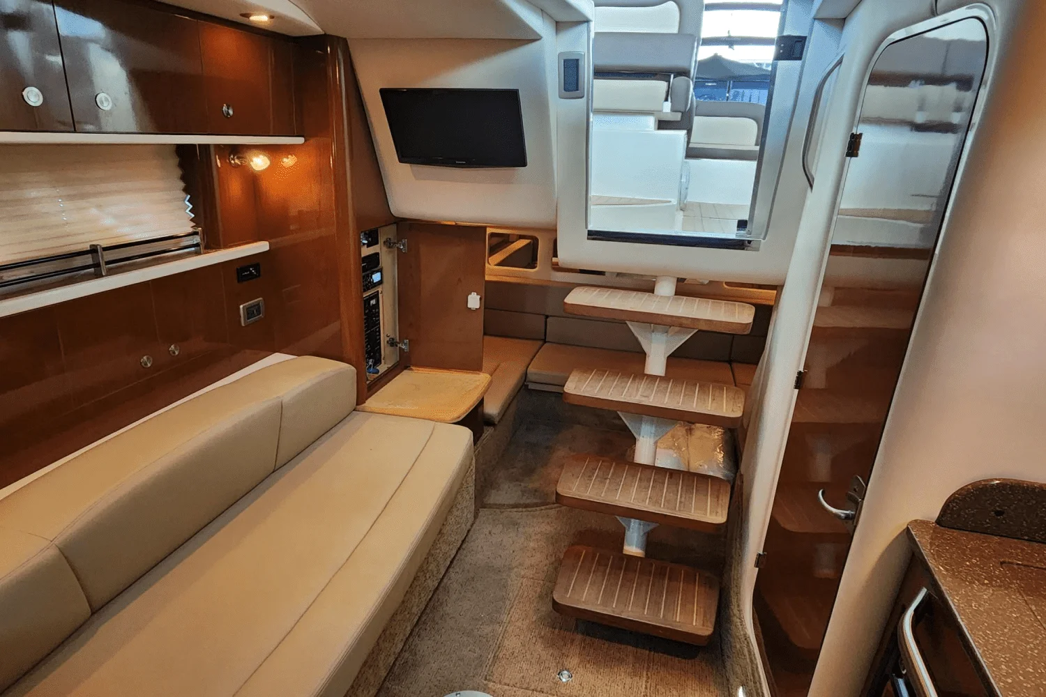 2014 Sea Ray 330 SUNDANCER Image Thumbnail #44