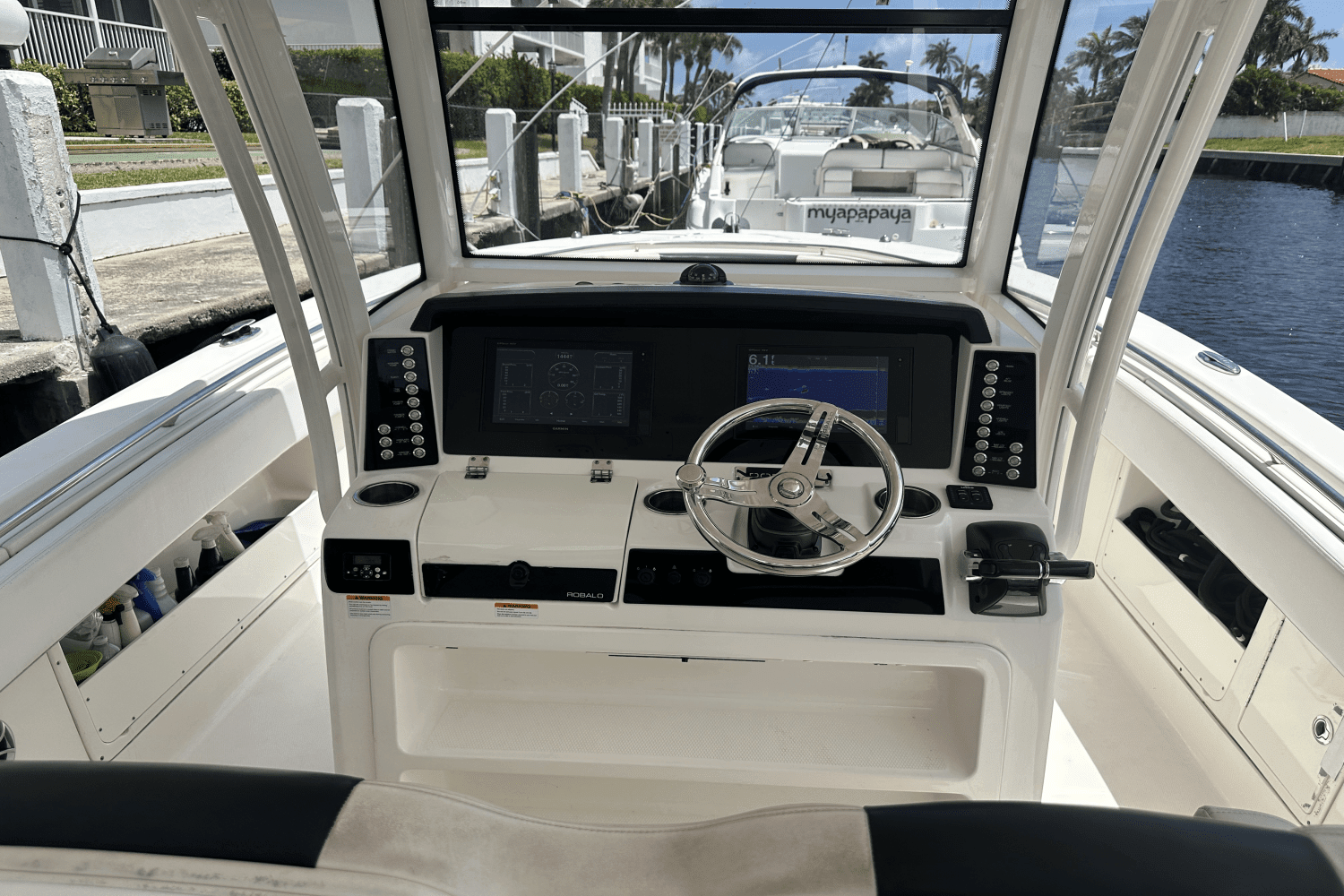 2017 Robalo R302 Image Thumbnail #7