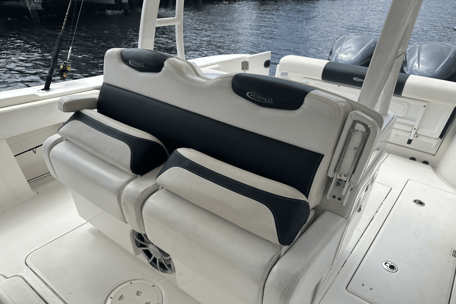 2017 Robalo R302 Image Thumbnail #14