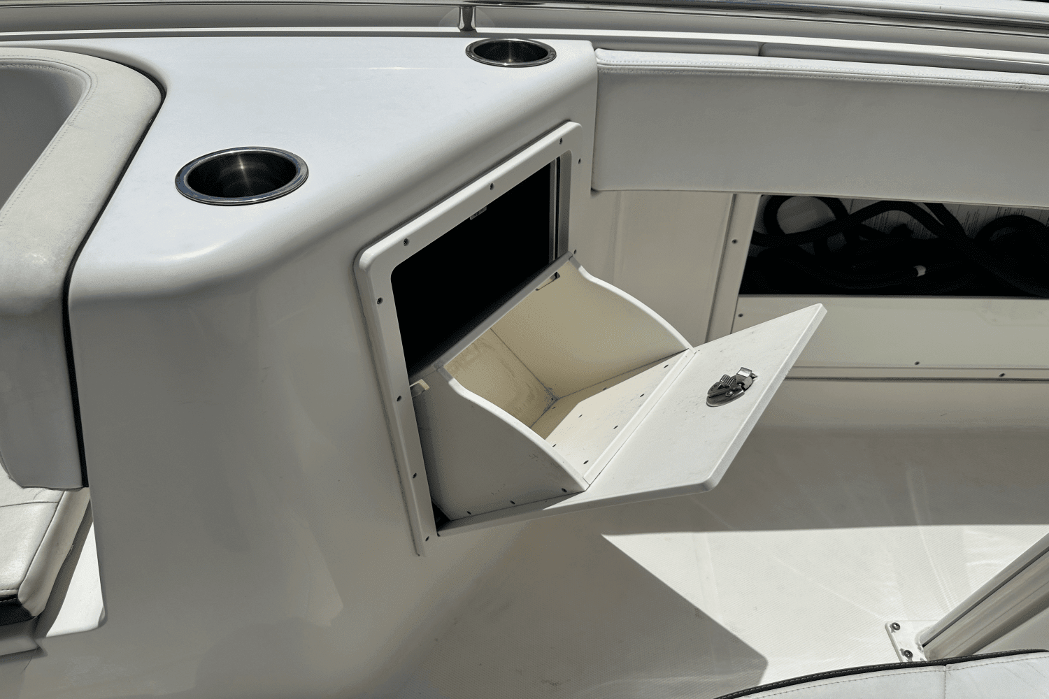 2017 Robalo R302 Image Thumbnail #15