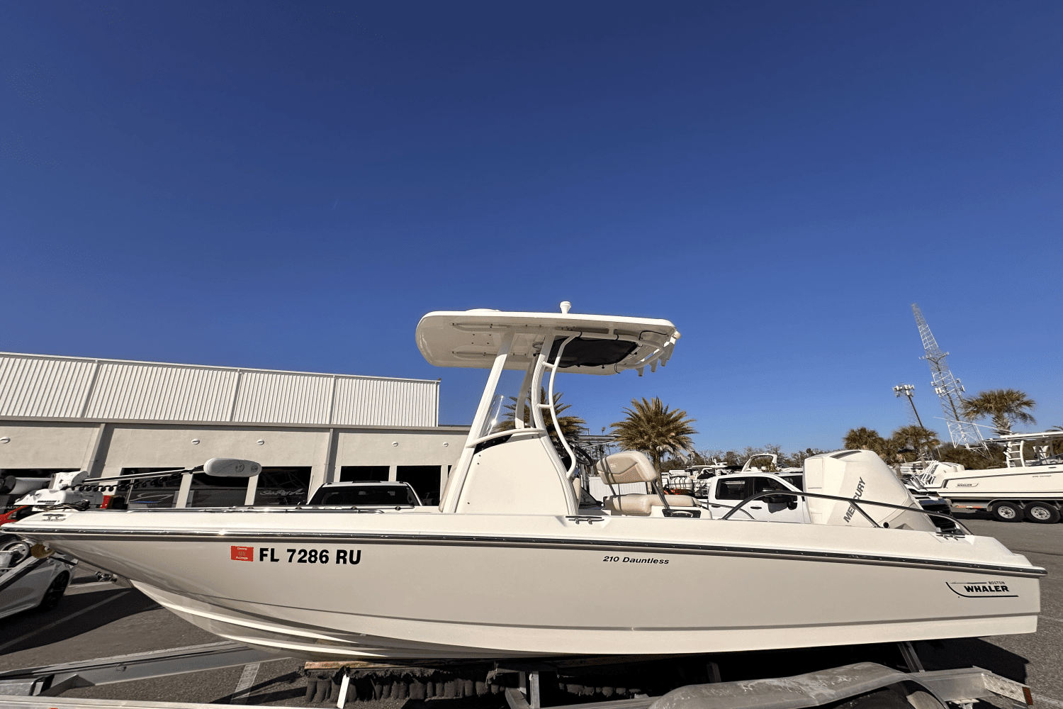 2019 Boston Whaler 210 DAUNTLESS Image Thumbnail #1