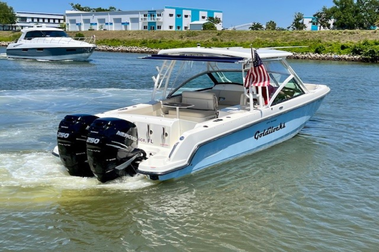 Thumbnail 4 for 2018 Boston Whaler 270 VANTAGE