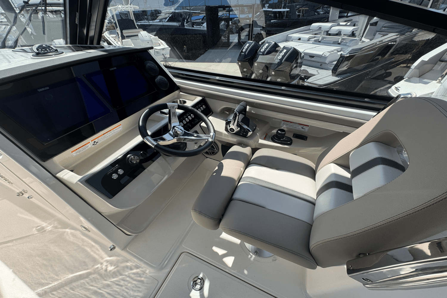 2025 Boston Whaler 330 Vantage Image Thumbnail #13
