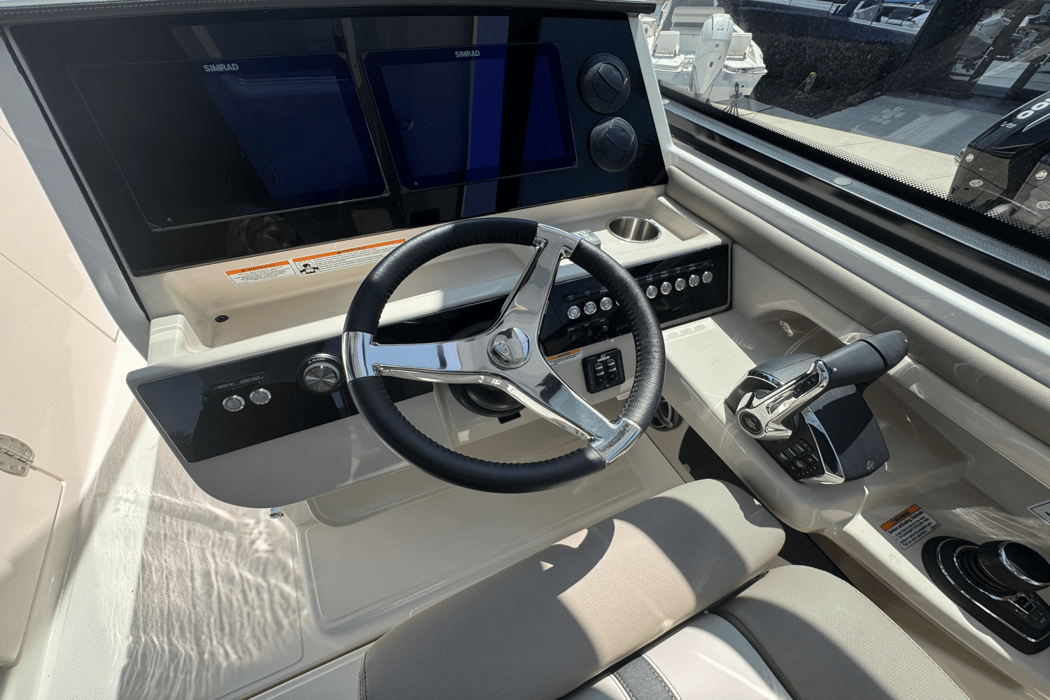 2025 Boston Whaler 330 Vantage Image Thumbnail #14
