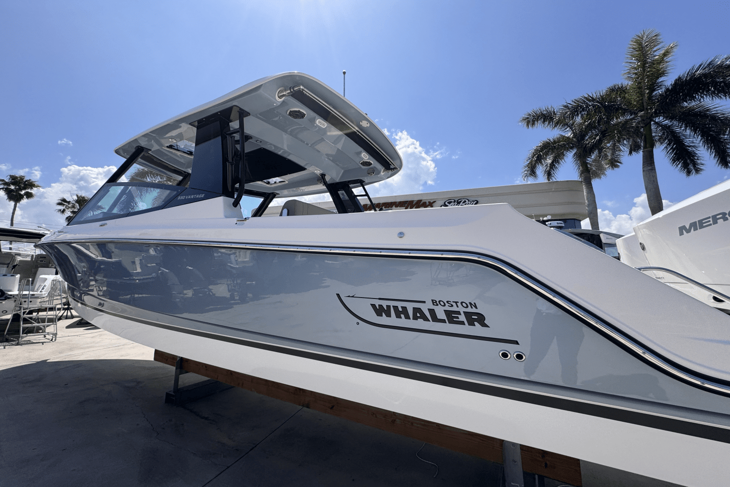2025 Boston Whaler 330 Vantage Image Thumbnail #2