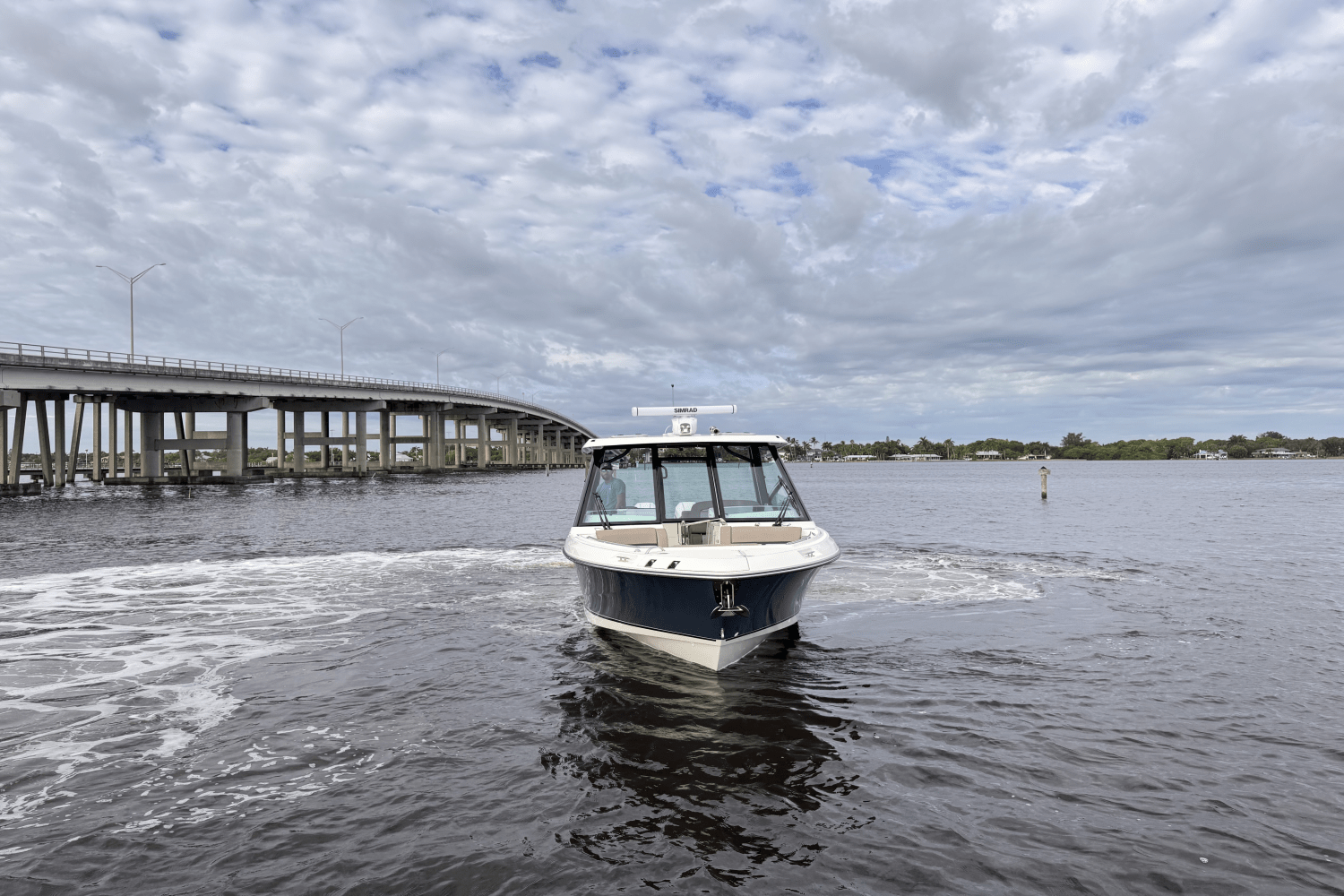 2025 Boston Whaler 330 Vantage Image Thumbnail #3