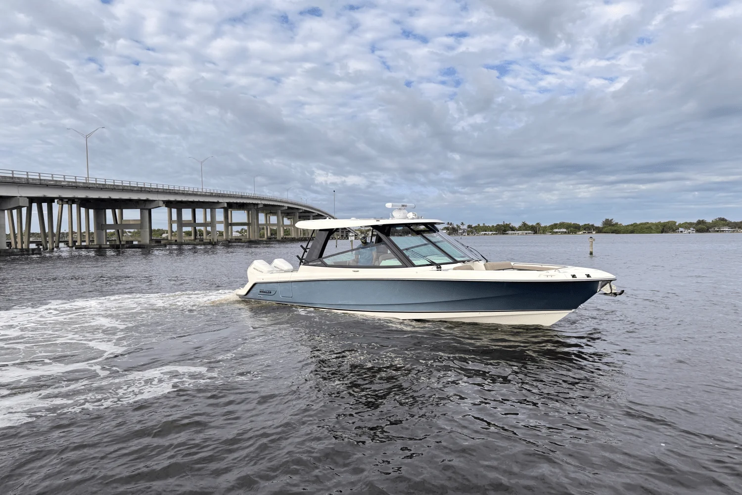 2025 Boston Whaler 330 Vantage Image Thumbnail #1