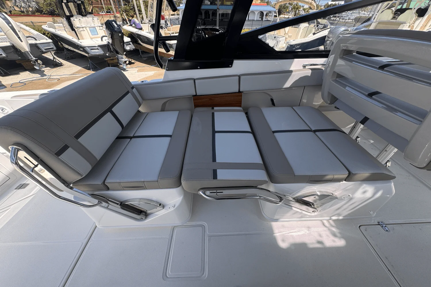2025 Boston Whaler 330 Vantage Image Thumbnail #11