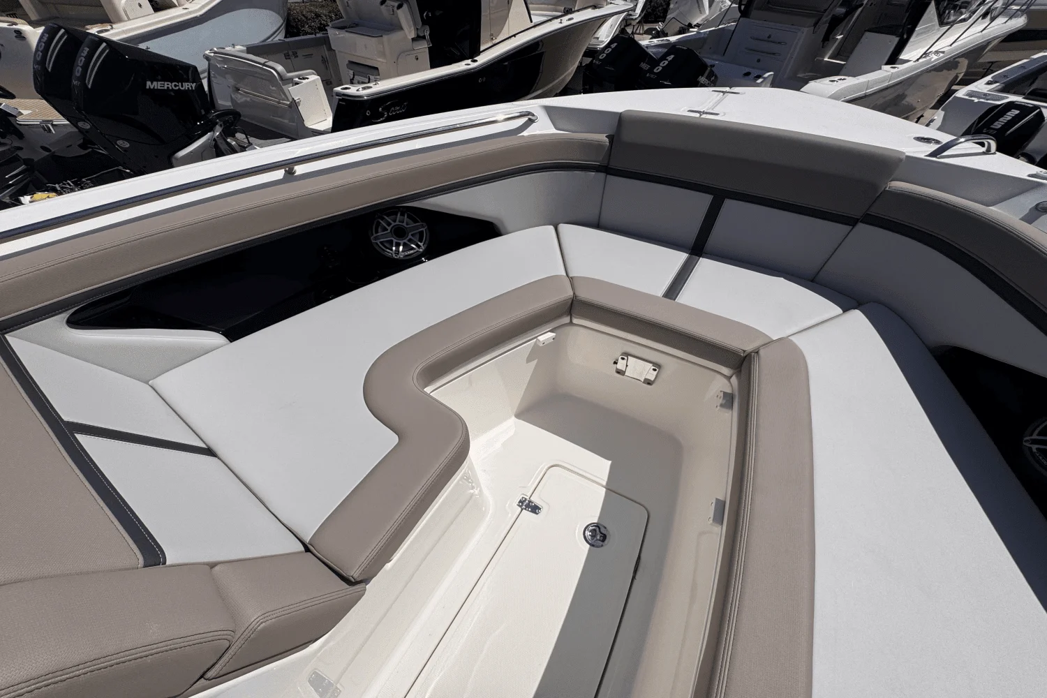 2025 Boston Whaler 330 Vantage Image Thumbnail #21