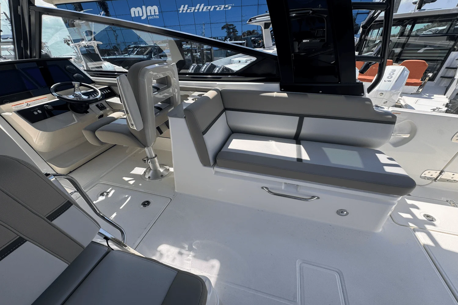 2025 Boston Whaler 330 Vantage Image Thumbnail #8
