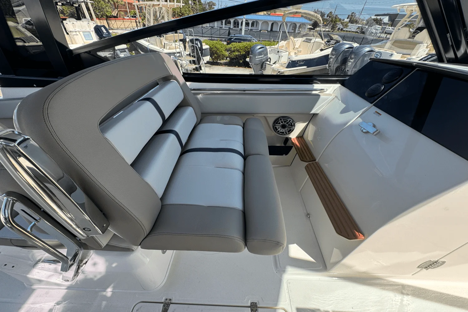 2025 Boston Whaler 330 Vantage Image Thumbnail #14