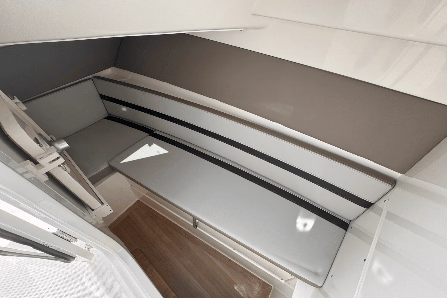 2025 Boston Whaler 330 Vantage Image Thumbnail #19