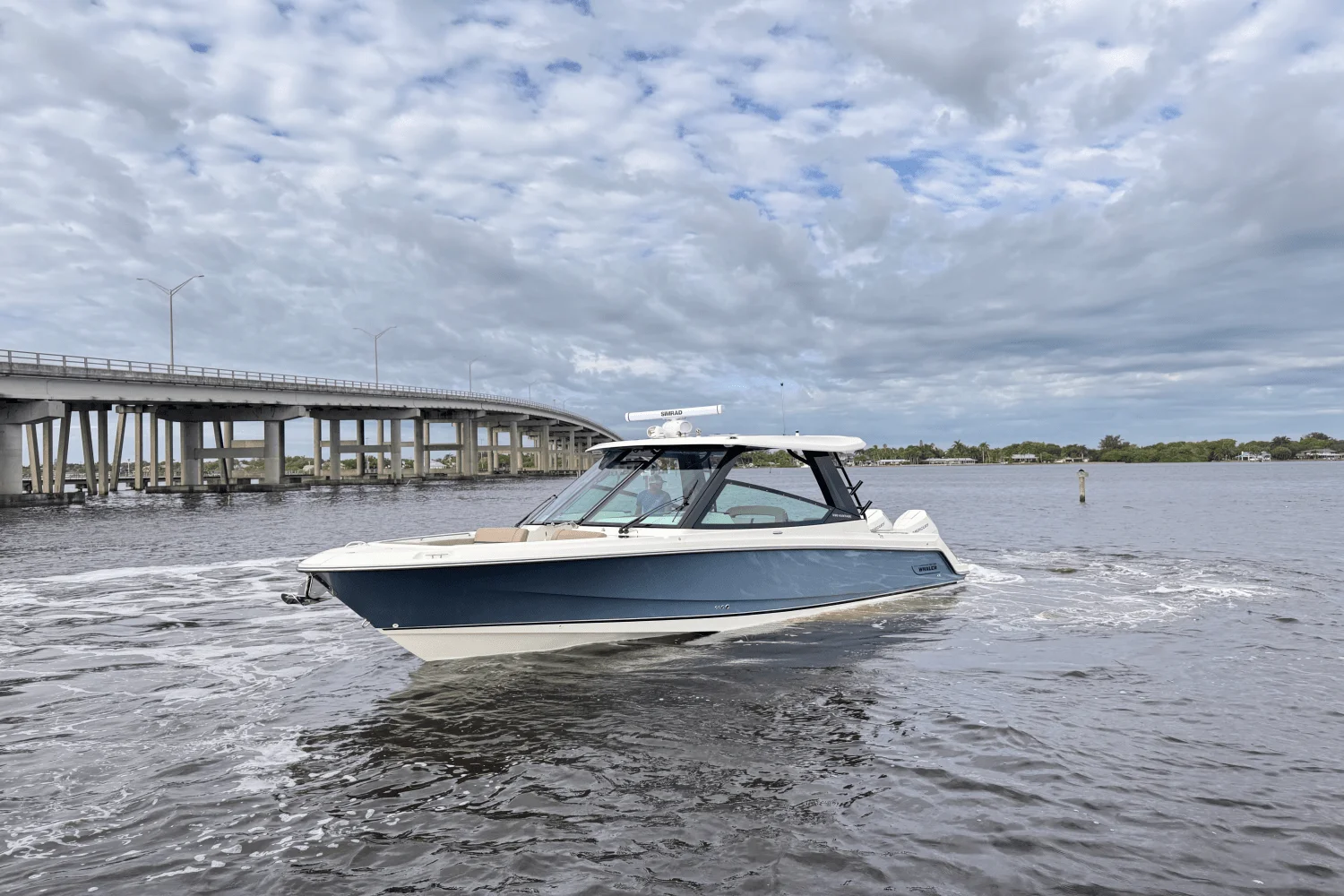 2025 Boston Whaler 330 Vantage Image Thumbnail #4