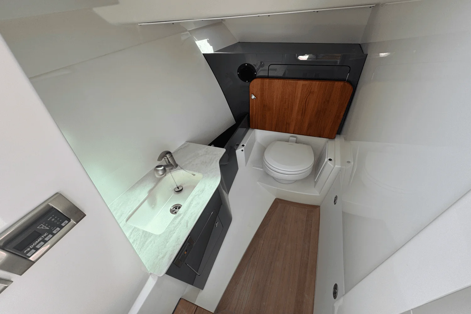 2025 Boston Whaler 330 Vantage Image Thumbnail #16