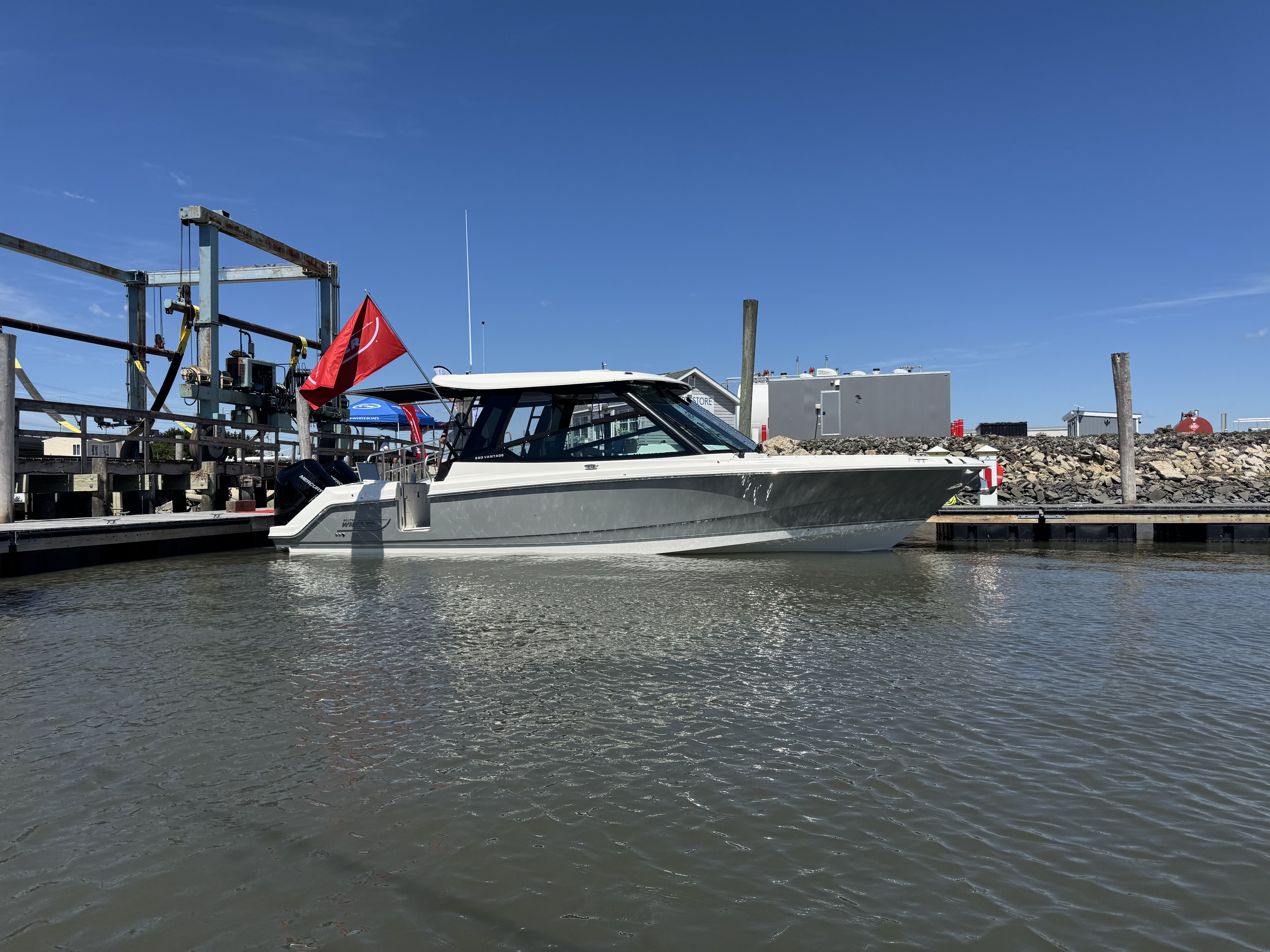 2025 Boston Whaler 330 Vantage
