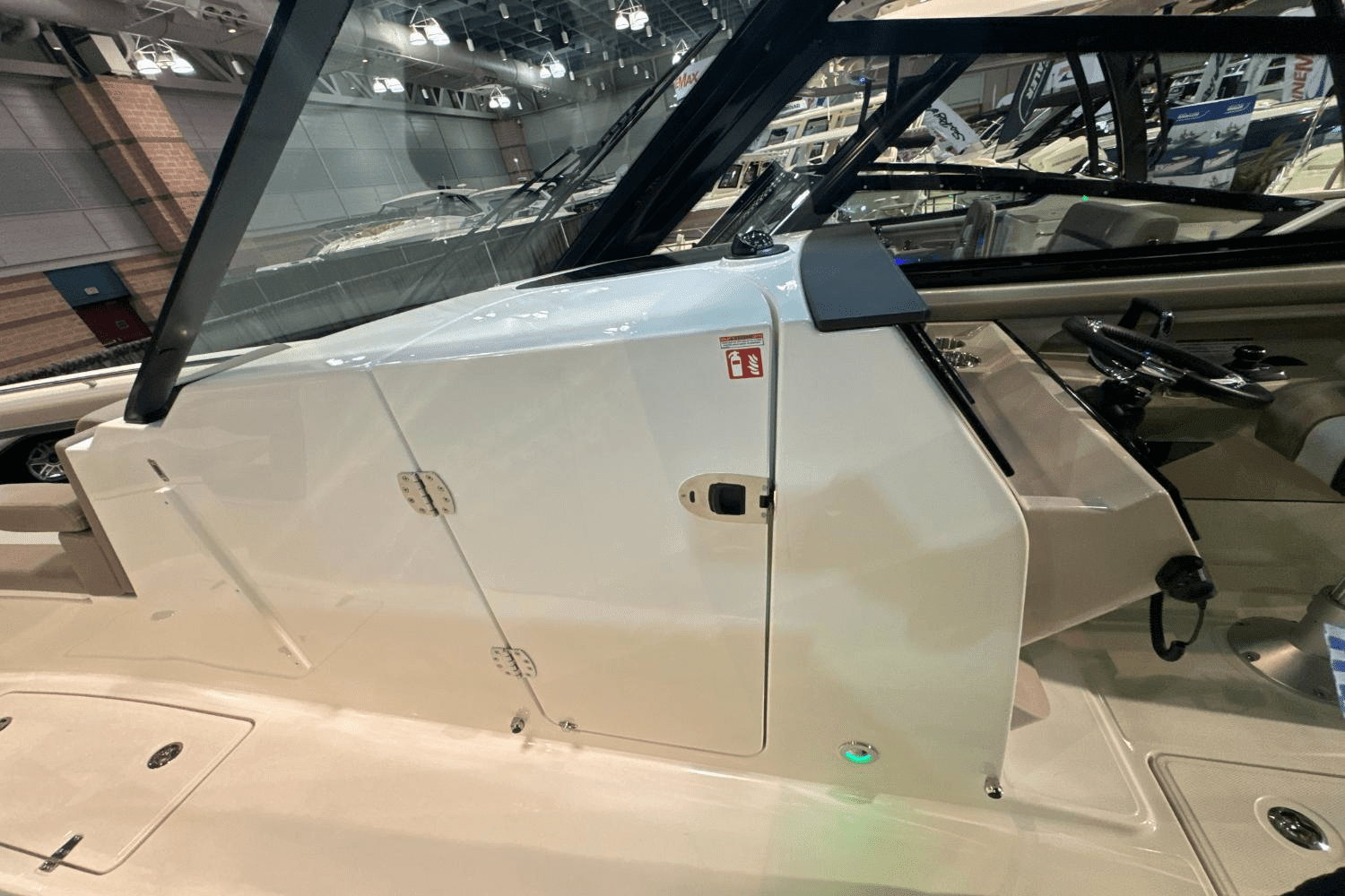 2025 Boston Whaler 330 Vantage Image Thumbnail #22